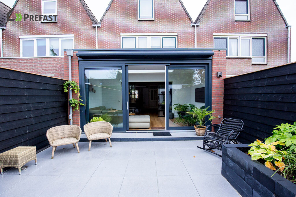 Uitbouw met schuifpui Almere