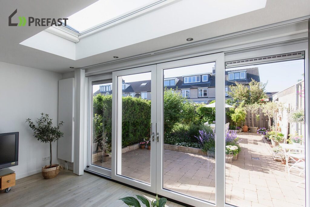 Uitbouw met lichtstraat Diemen