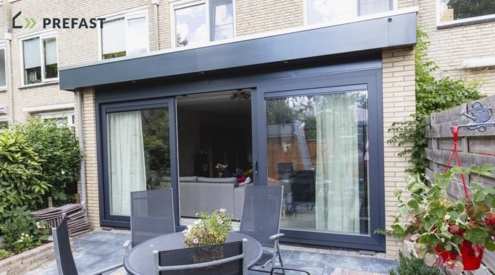 Uitbouw met schuifpui