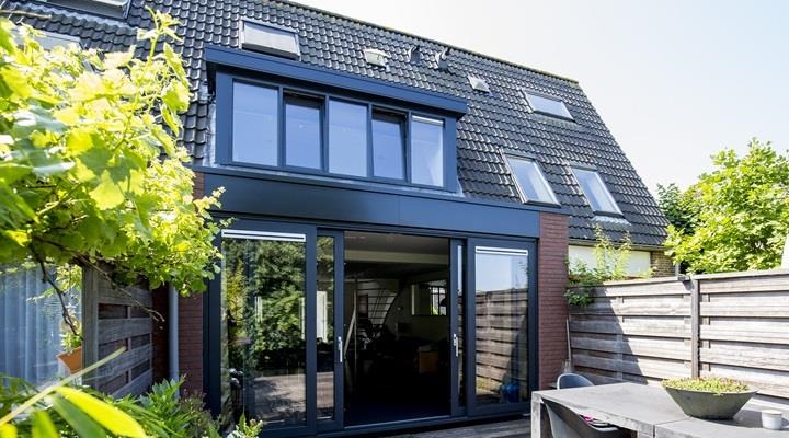 Buitenzijde uitbouw in Landsmeer