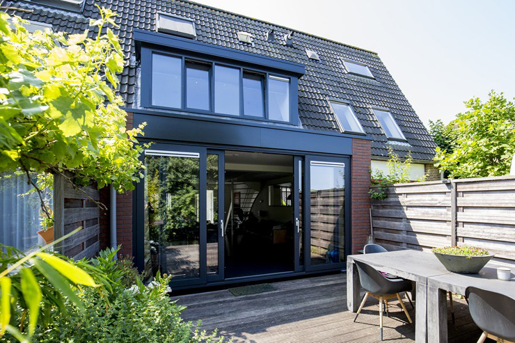 Aanbouw Haarlem met schuifpui